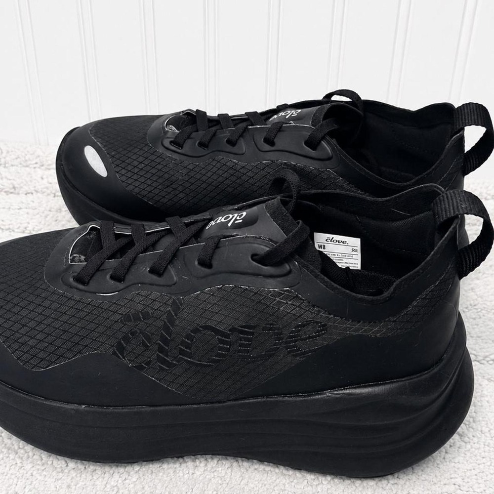Clove Alto Women's All Black Nursing Sneakers - Picture 3 of 8